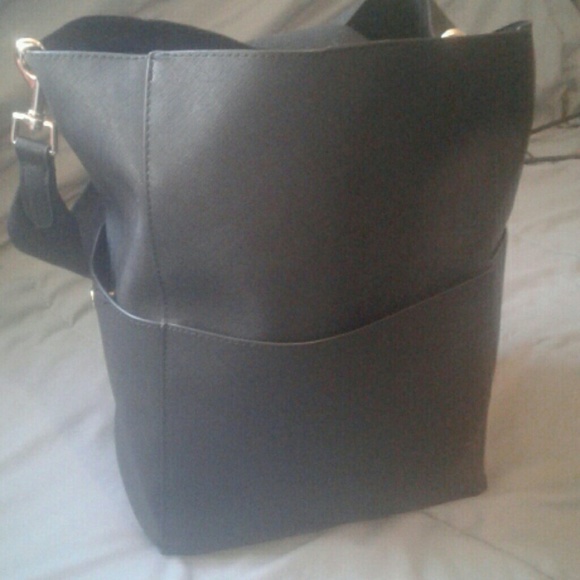 Handbags - Toss Design Infinity Bucket Bag